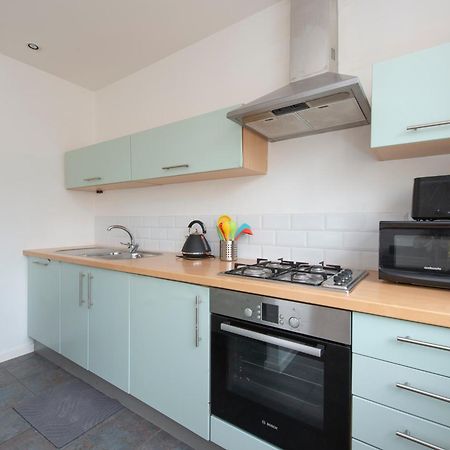 Modern Luxury Apartment By Bow Road Station Лондон Екстер'єр фото