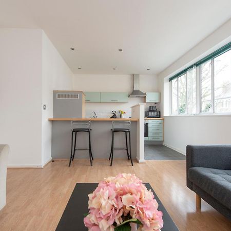 Modern Luxury Apartment By Bow Road Station Лондон Екстер'єр фото