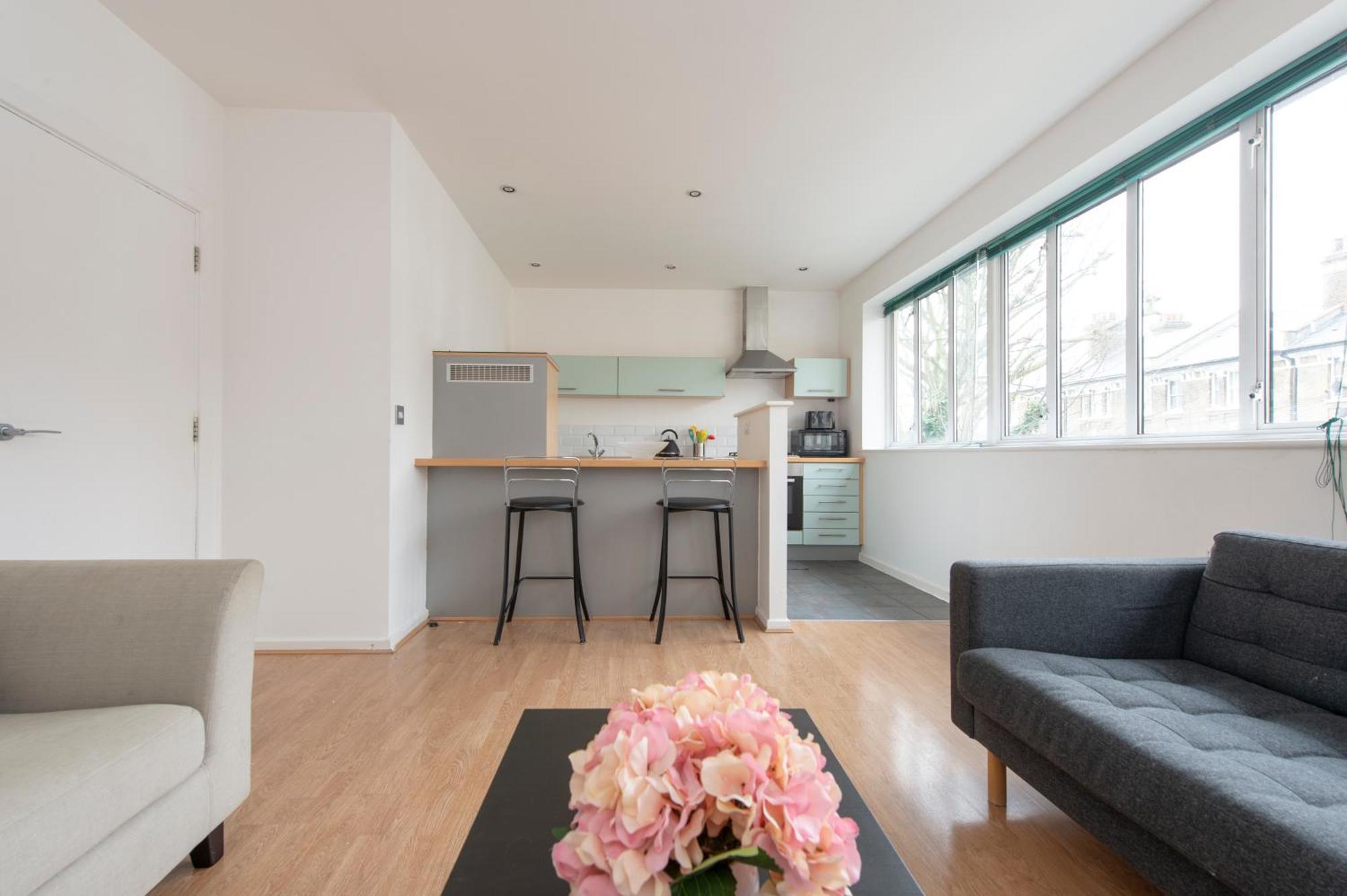 Modern Luxury Apartment By Bow Road Station Лондон Екстер'єр фото