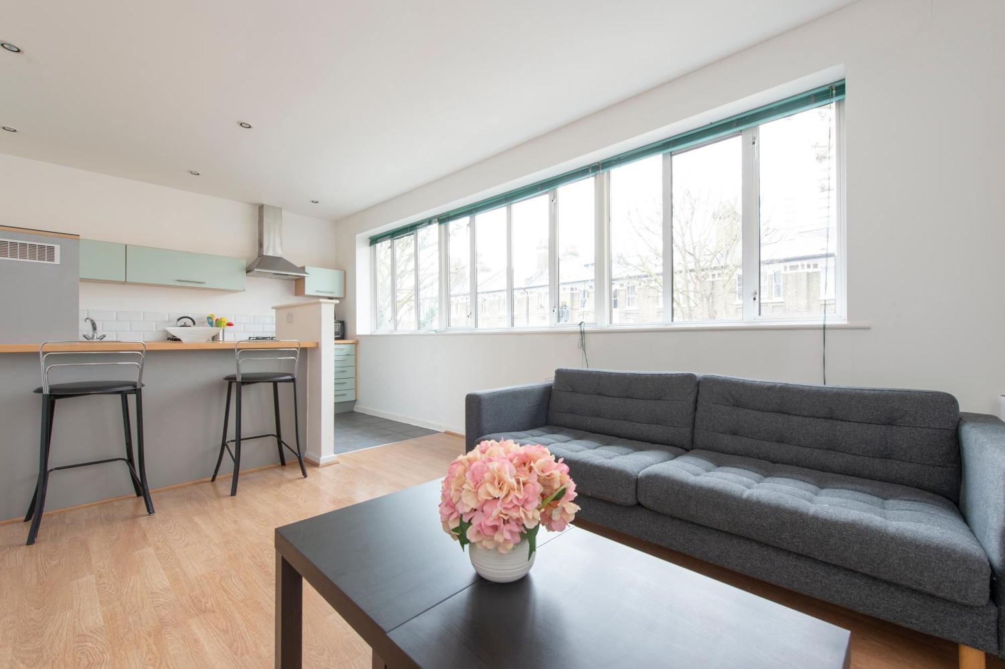 Modern Luxury Apartment By Bow Road Station Лондон Екстер'єр фото