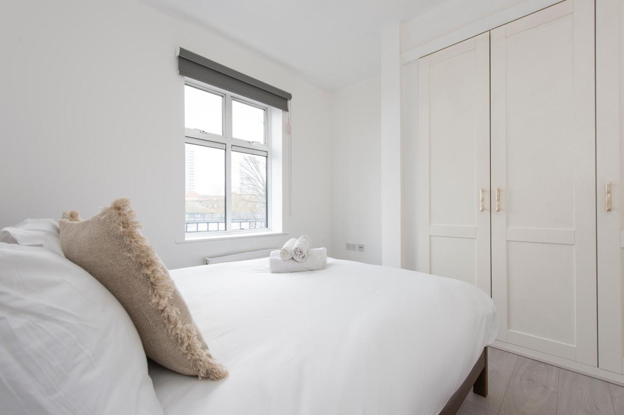 Modern Luxury Apartment By Bow Road Station Лондон Екстер'єр фото